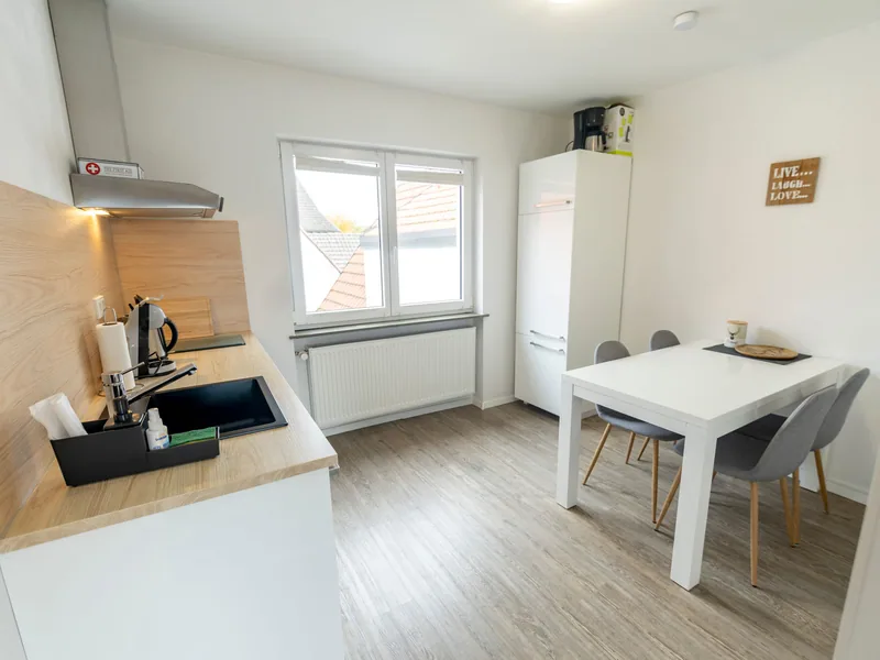 Küche und Esstisch der Ferienwohnung Heimatgefühl