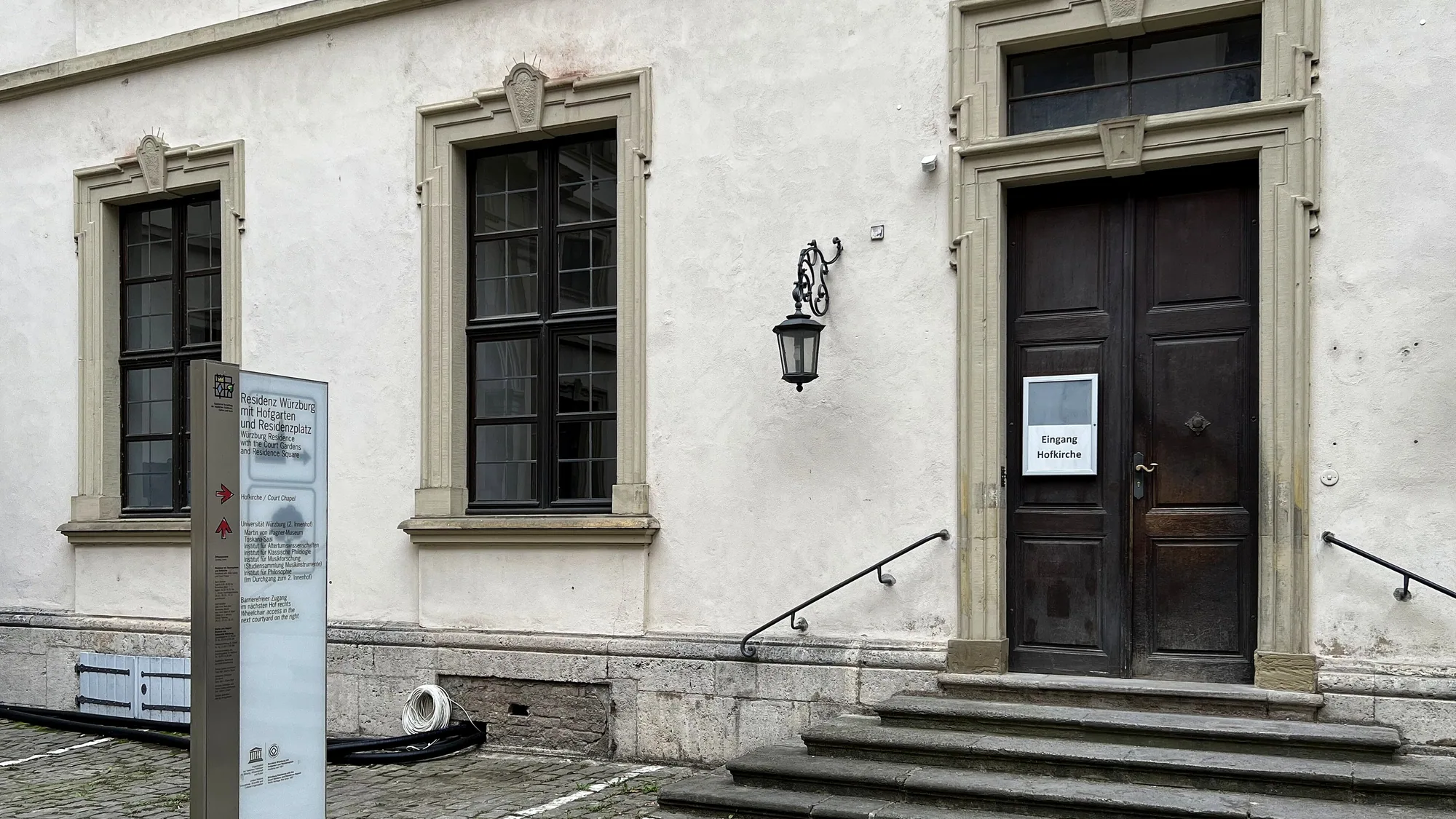 Eingang zum Martin-von-Wagner-Museum im Südflügel der Residenz