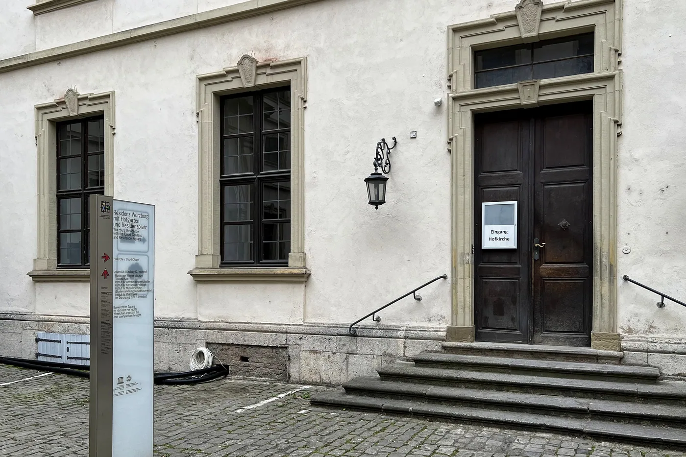 Eingang zum Martin-von-Wagner-Museum im Südflügel der Residenz