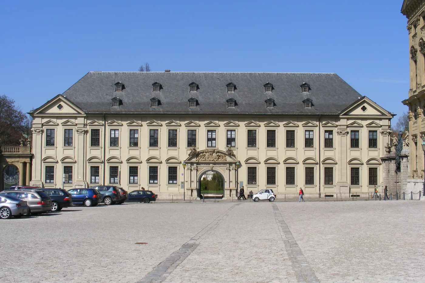 Rosenbachpalais am Residenzplatz, Verwaltung und Vinothek des Staatlichen Hofkellers