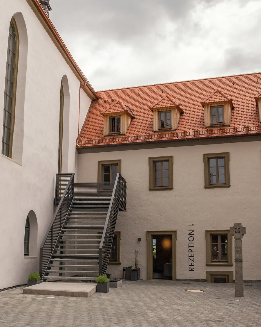 Innenhof der Vogelsburg über der Volkacher Mainschleife